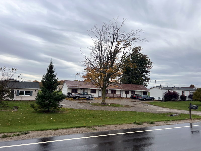 Four Leaf Clover Motel - Oct 22 2023 Photo (newer photo)